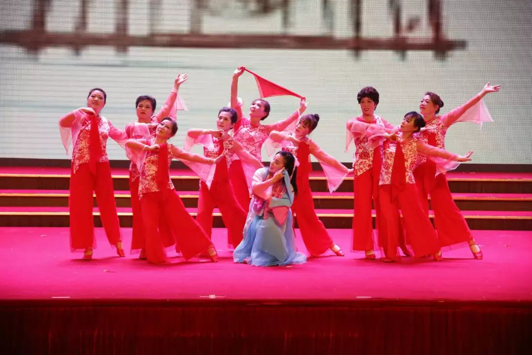 中国龙舞蹈音乐_少儿舞蹈中国龙_中国龙歌曲舞蹈视频