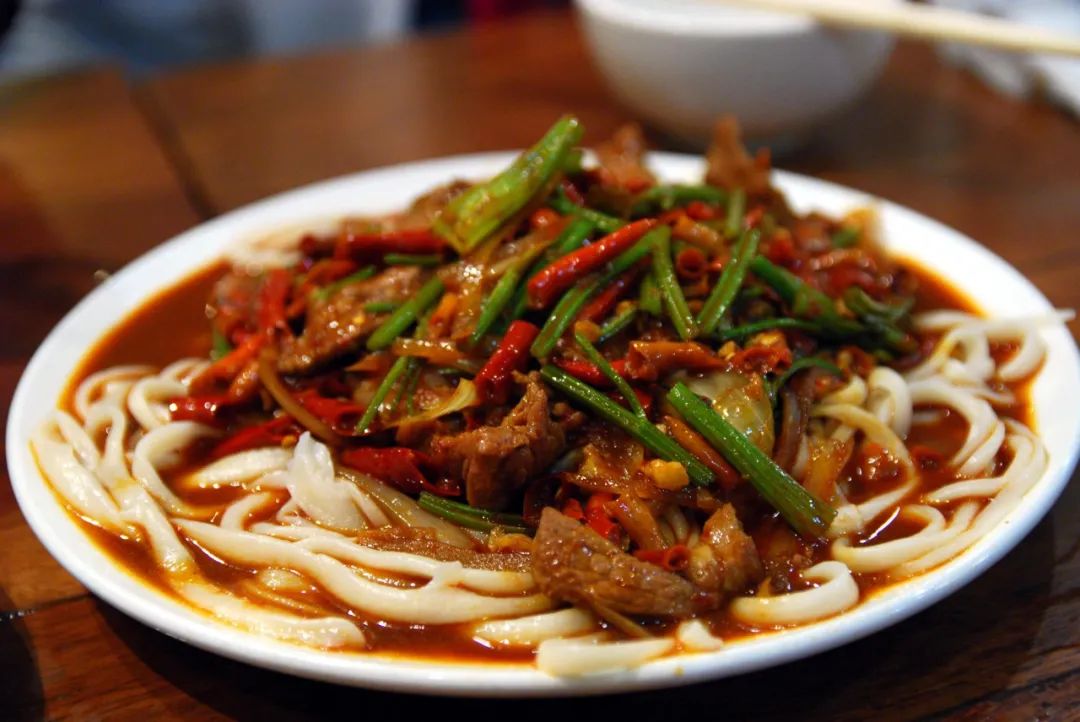 新疆烤羊肉图片_新疆羊肉的图片_羊肉新疆做法