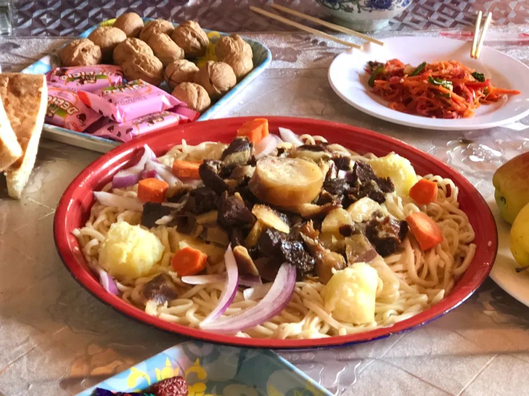 羊肉新疆做法_新疆羊肉的图片_新疆烤羊肉图片