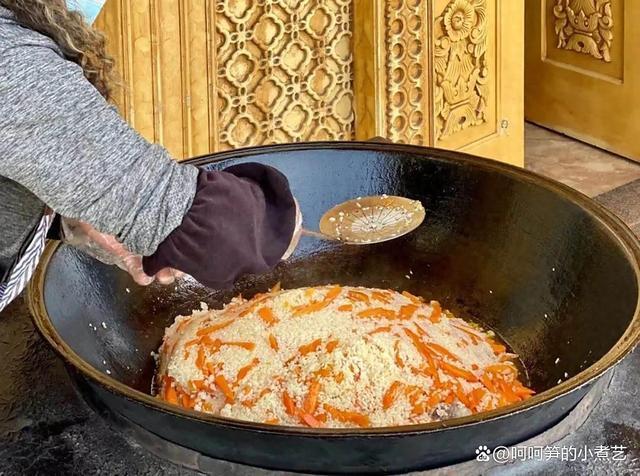 新疆羊排抓饭图片_新疆羊肉抓饭食谱_三伏天羊肉养生