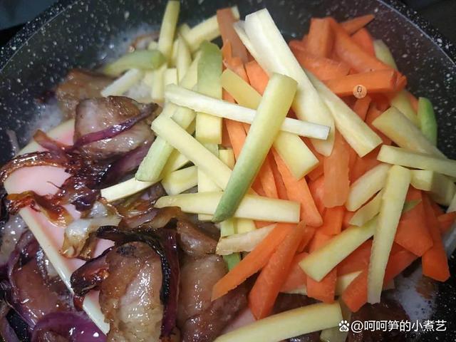 三伏天羊肉养生_新疆羊肉抓饭食谱_新疆羊排抓饭图片