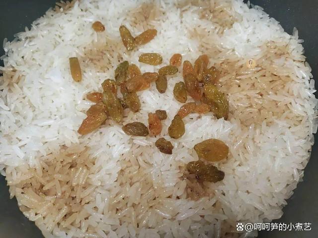 新疆羊排抓饭图片_新疆羊肉抓饭食谱_三伏天羊肉养生
