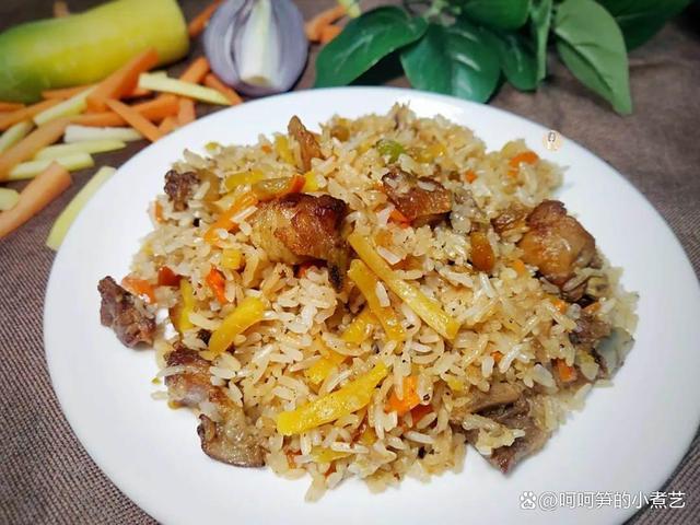 三伏天羊肉养生_新疆羊肉抓饭食谱_新疆羊排抓饭图片