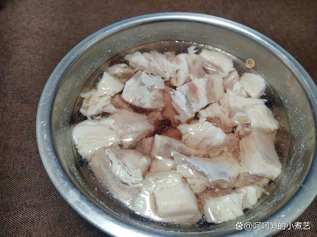 三伏天羊肉养生_新疆羊肉抓饭食谱_新疆羊排抓饭图片